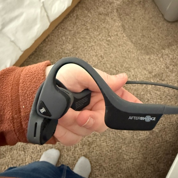 Aftershokz Trekz Air Headphones - Picture 2 of 4